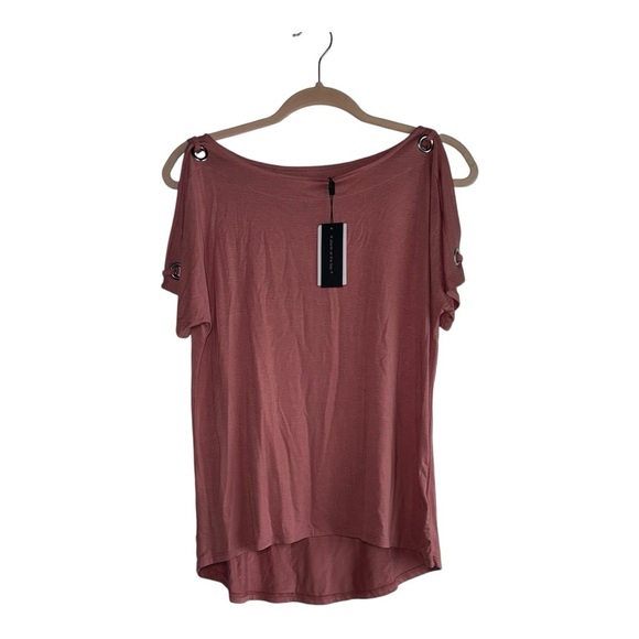 CABLE & GUAGE Rose Short Sleeve Cold Shoulder Top M NWT - Picture 2 of 8